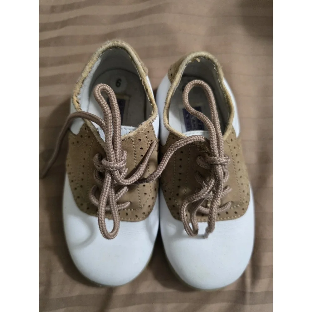 L'Amour white/ tan leather lace up shoes size 9 Boys